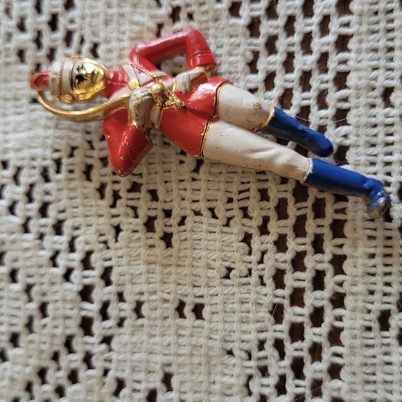 3/25 Vintage marching band metal brooch - Picture 3 of 6